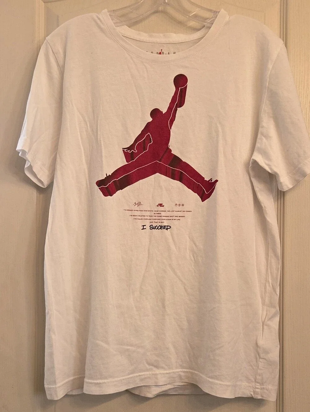 Jordan White T-Shirt with Red Jumpman Graphic KIDS XL (13-15)